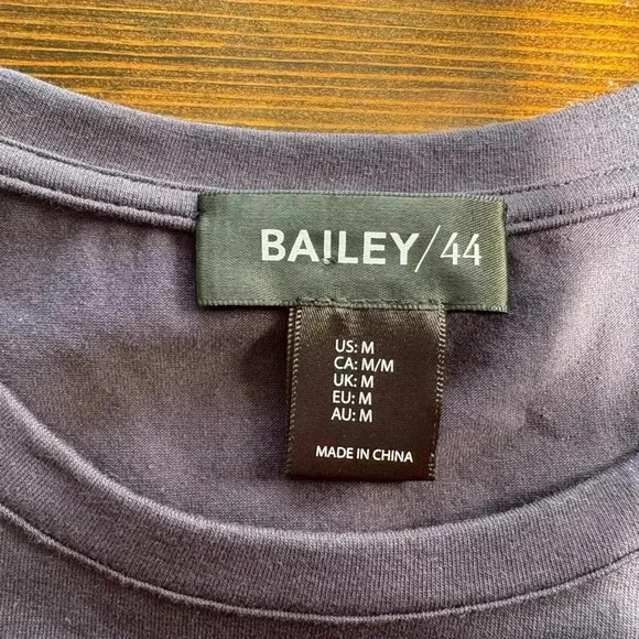 BAILEY 44 95% cotton top with Flutter sleeves. Dark navy color - Picture 3 of 5